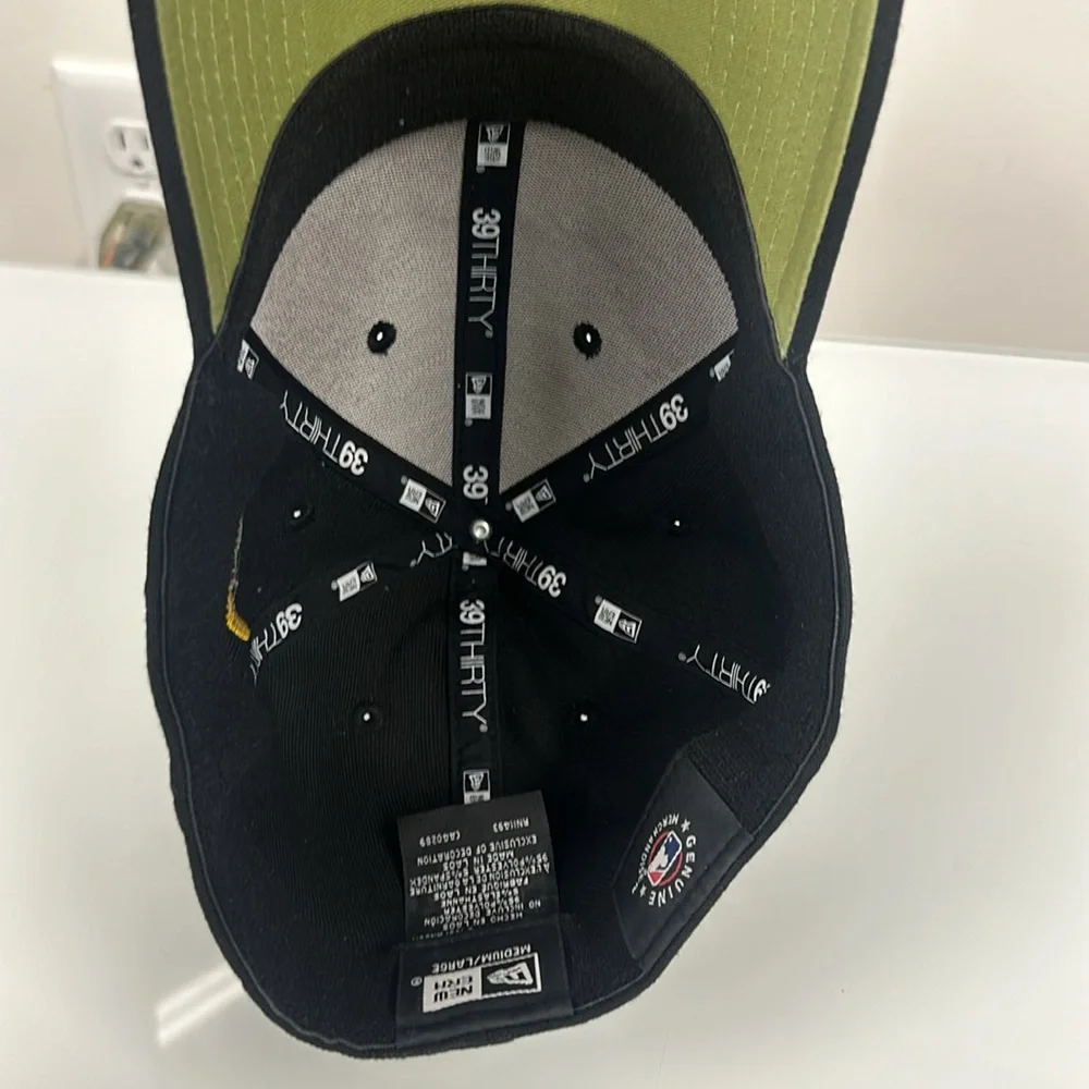 Toronto Blue Jays New Era Black 2024 Armed Forces Day 9TWENTY m/L